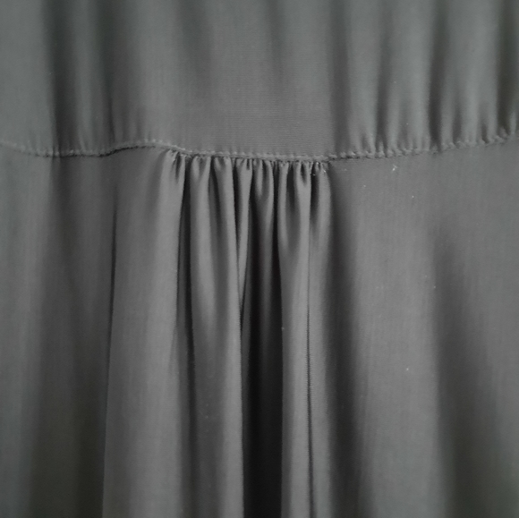 Pleated Front Abstact Design on Black LongTunic - Picture 7 of 7